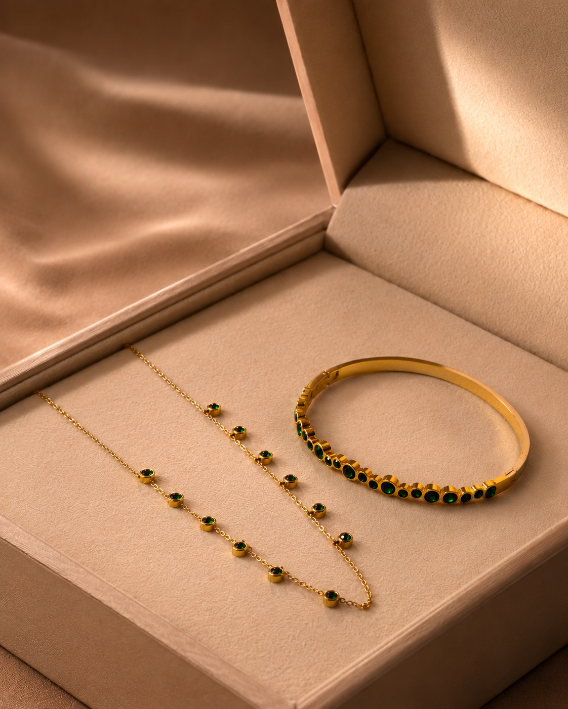Anti Tarnish Green Stone Necklace & Bracelet Combo for Women