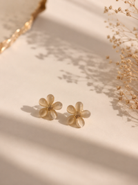 Daisy Bloom Anti-Tarnish Stud Earrings | Floral Pearlized Earrings | Elegant Flower Earrings for Women