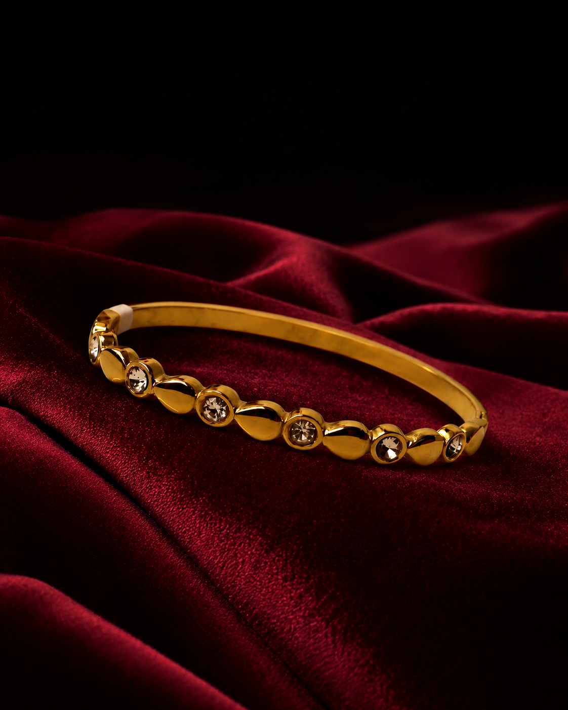 Anti Tarnish Bracelet for Women & Girls, Elegant Gold Tone Cuff Bangle with Crystal Stone Detailing, Stylish Fashion Jewellery for Daily Wear, Party & Gifting