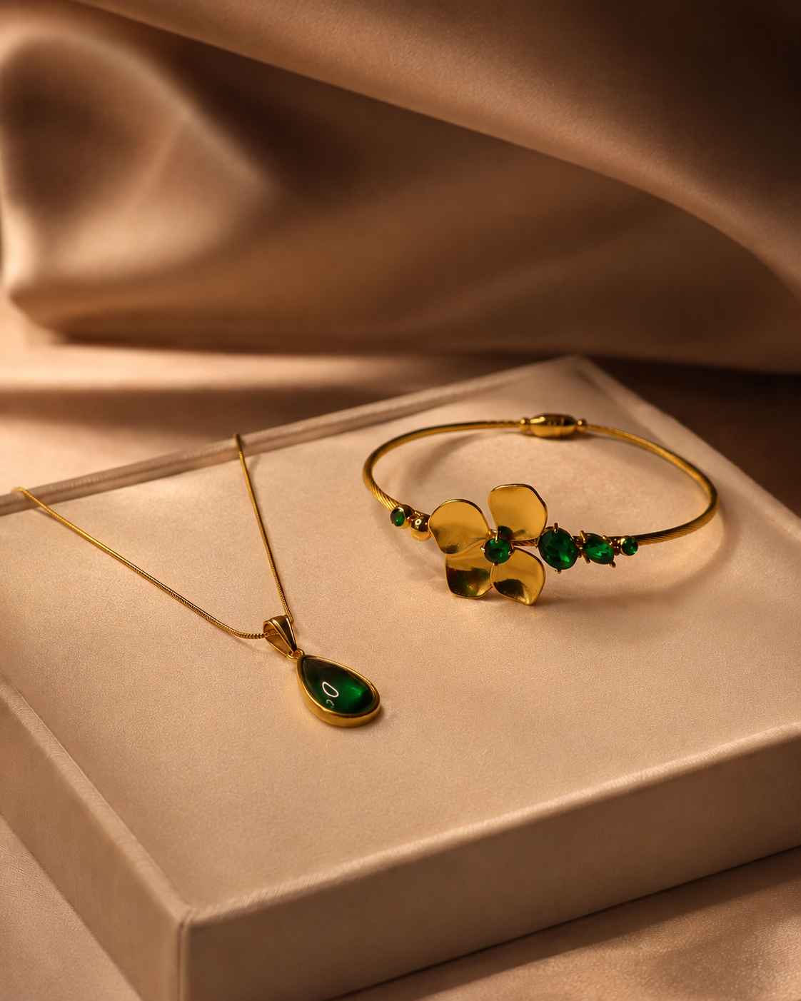 Anti Tarnish Green Pendant & Floral Bracelet Combo for Women