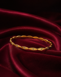 Anti Tarnish Gold Bangle Bracelet for Women | Stylish Wavy Design with Crystal Accents | Elegant Gold-Tone Kada | Size 2.6 | Everyday, Office & Party Wear