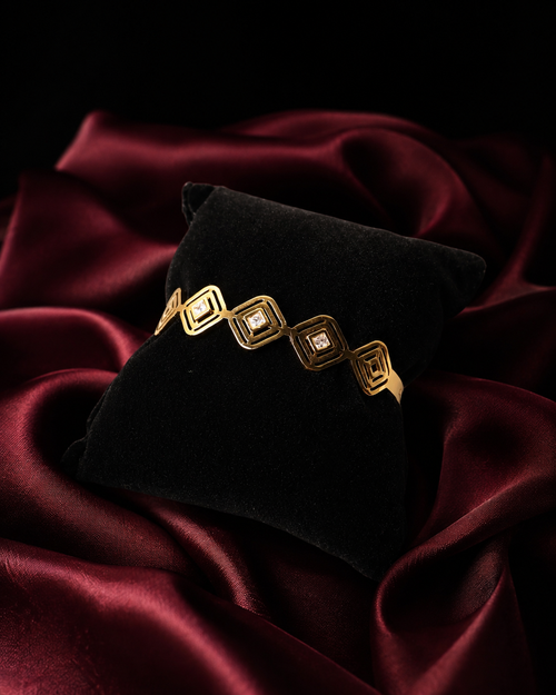 Anti Tarnish Bracelet for Women | Elegant Gold-Tone Geometric Bracelet | Stylish Minimalist Statement Jewellery for Everyday & Party Wear