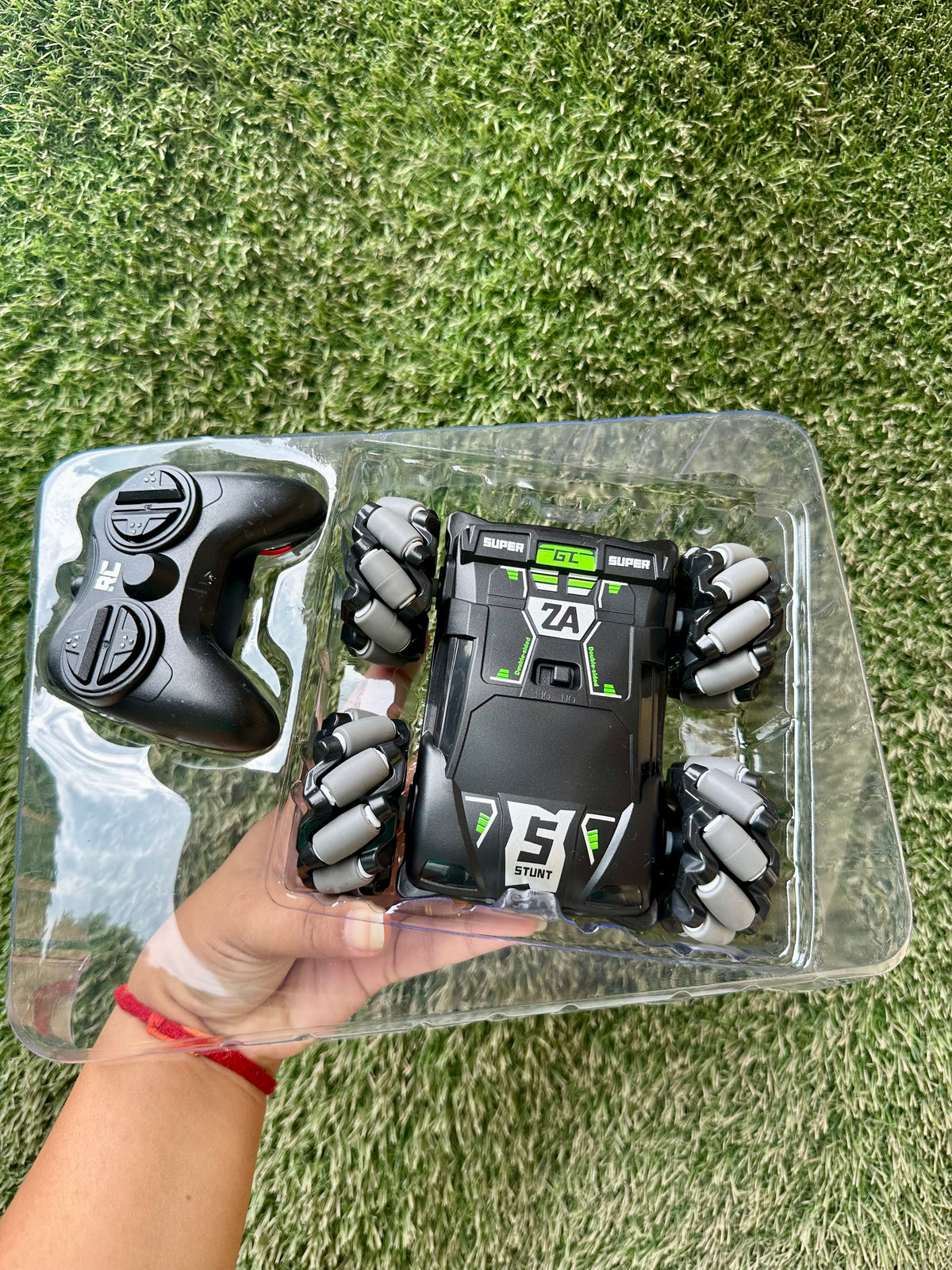 2.4GHz RC Stunt Car with Mecanum Wheels | Double-Sided 360° Drift Remote Control Car for Kids | 4+ Years
